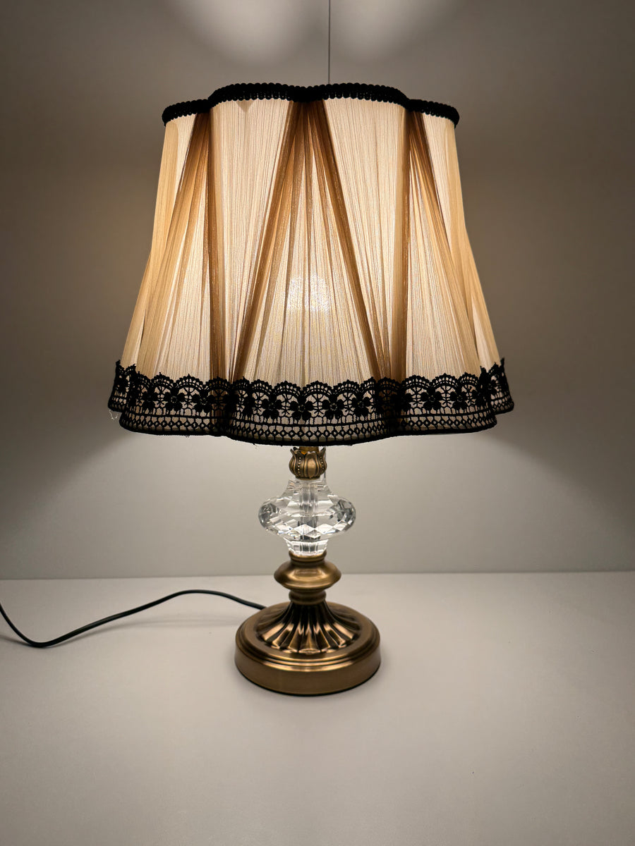 Heritage Lace Shade Table Lamp